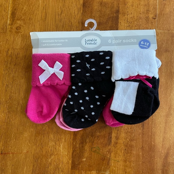 Bundle of Oshkosh ballet flats, 5 pairs of socks - Picture 3 of 3